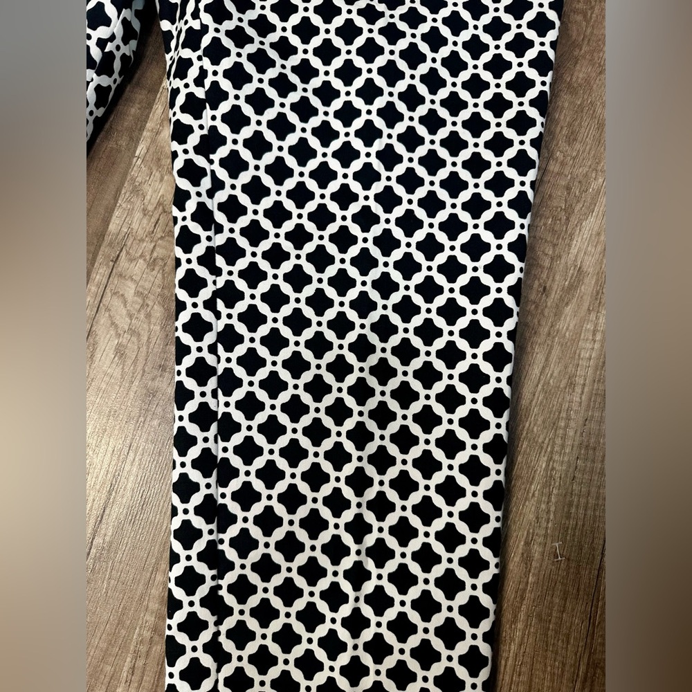 Dana Buchman Black and White Patterned Pants, Size 8 - Picture 4 of 10